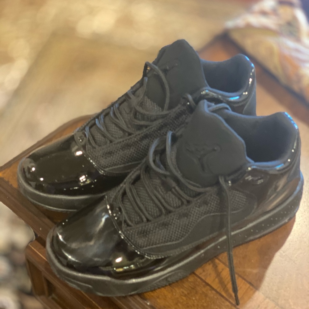 One time used Jordan Max Aura 2 Black/Black/Black